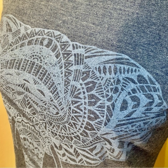 Zoe + Liv Boho Elephant T-Shirt Medium Blue White Elephant Tribal Rayon 🐘 - Picture 8 of 12